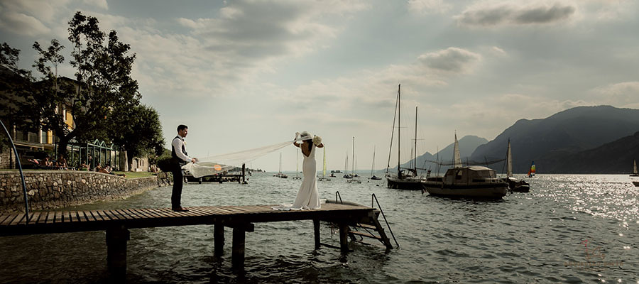 Momenti spontanei reportage matrimonio Lago di Garda - fotografo di matrimonio