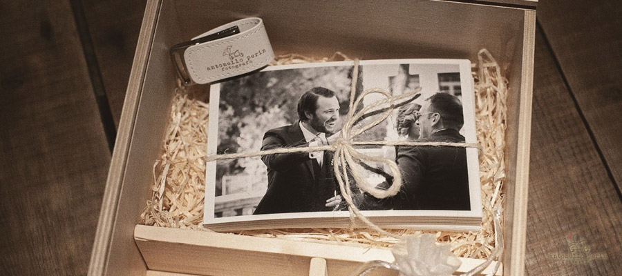 PACKAGING BOX