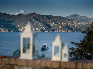 alt=Wedding invitation and elegant decor details for a destination wedding in Portofino