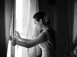 alt=Romantic portrait of the bride  at Castello Brown, Portofino