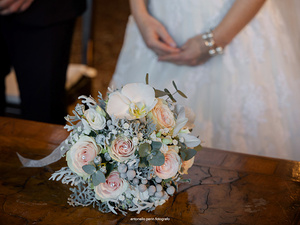 alt=Dettaglio bouquet della sposa Lago di Garda,Malcesine 