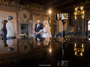 alt=lo sposo attende al castello di malcesine lago di garda