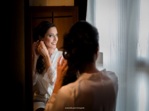 FOTOGRAFO DI MATRIMONIO, LA SPOSA SI PREPARA PER IL MATRIMONIO