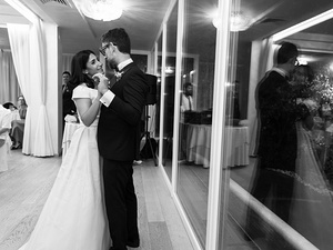 alt=Primo ballo degli sposi al ristorante sul lago di garda