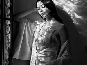 ritratto della sposa nella villa storica a Gardone Riviera