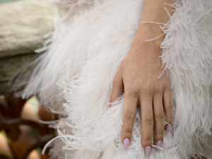 particolare dell'abito della sposa di Eme Atelier