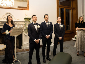 lo sposo attende la sposa all'altare a Villa Alba - lago di garda