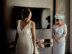 Dettagli abito sposa e bouquet matrimonio Malcesine Lago di Garda