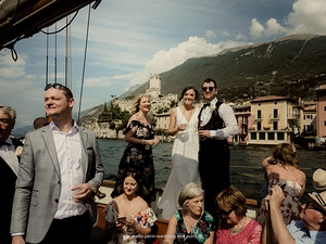 Momenti spontanei reportage matrimonioa Malcesine  Lago di Garda - fotografo di matrimonio