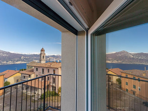 panoramic view from the kitchen of the holiday home on Lake Garda