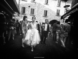 passeggiata a sirmione,fotografie di matrimonio