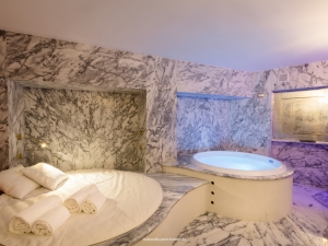 relais la speranzina, indoor photography,