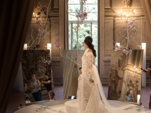 prova abito da sposa per il matrimonio sul Lago di Garda 