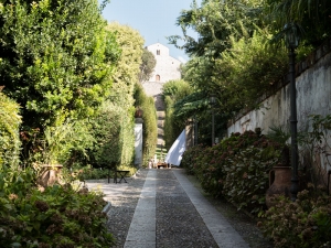 Vista esterna di una villa storica per matrimoni al Lago di Garda