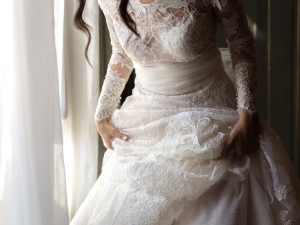pizzo dell'abito da sposa prima della cerimonia