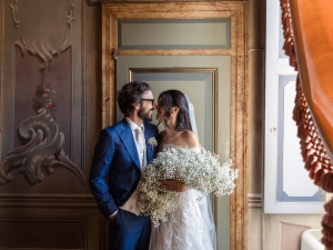 momenti intimi dopo la cerimonia di matrimonio al lago di garda