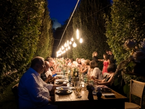 allestimento con luci serali per il ricevimento del matrimonio sul lago di garda