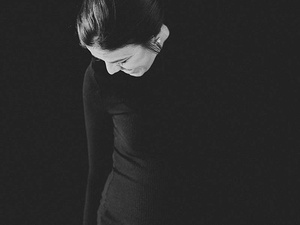 Fotografia maternità in casa con famiglia