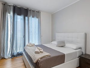 Camera di hotel moderna fotografata per promozione online Lago di Garda Sirmione