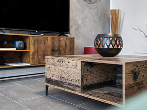 tavolo con vaso in soggiorno casa vacanza Peschiera del Garda