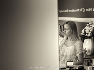 la sposa si prepara prima della cerimonia del matrimonio sul Lago di garda Sirmione