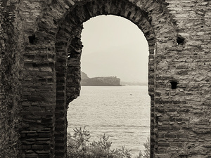 portrait of the bride with Lake Garda in the background