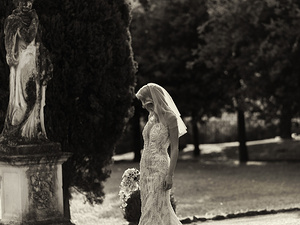 Servizio fotografico di matrimonio alle Grotte di Catullo, Sirmione.