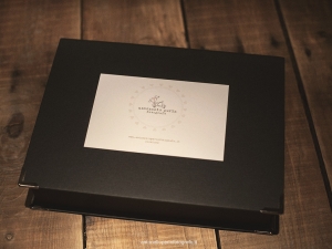 PACKAGING BOX