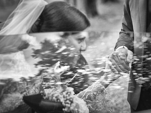 alt=The bride gets out of the car before the reception
